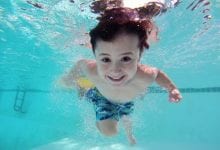 Photo of تفسير حلم السباحة في المسبح في المنام